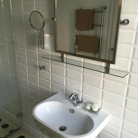 Across From Intercontinental דירה *