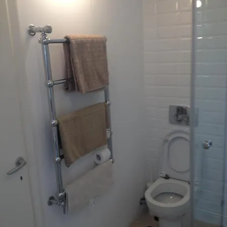 Across From Intercontinental דירה *